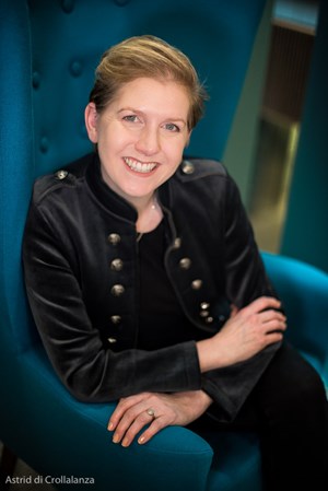 Clare  Mackintosh 