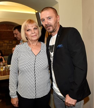 Tomáš Řepka s maminkou.jpeg