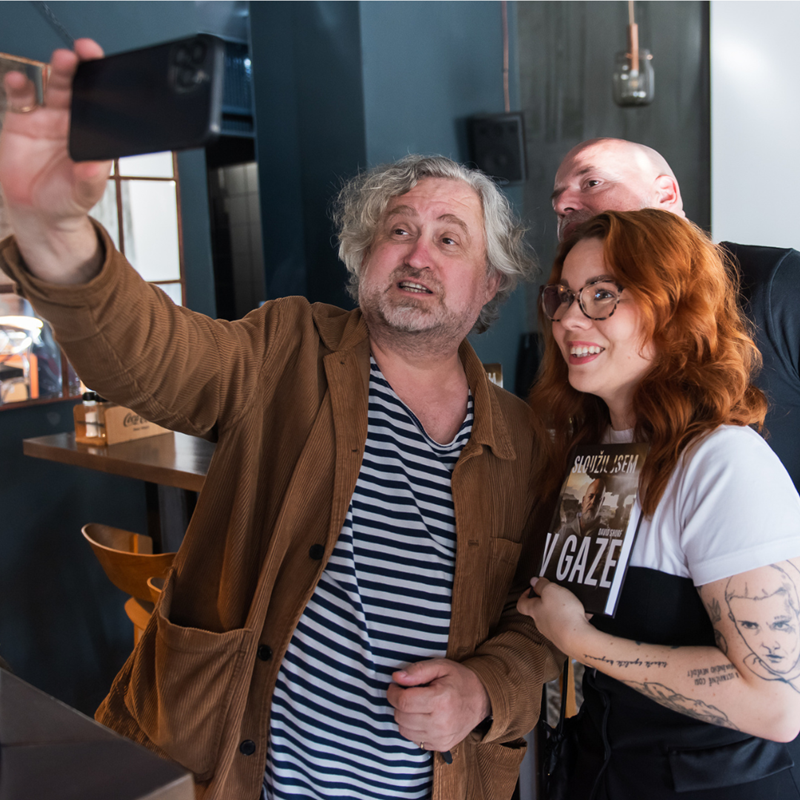 500 000 čtenářů? Uvidíme, zda se splní přání jednoho z kmotrů knihy Sloužil jsem v Gaze