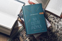 Pestrá řada se rozrostla o švédský román Na ostří jazyka