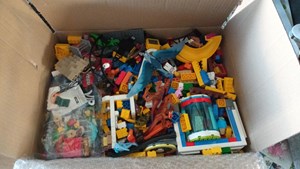 krabice kostek LEGO.jpeg