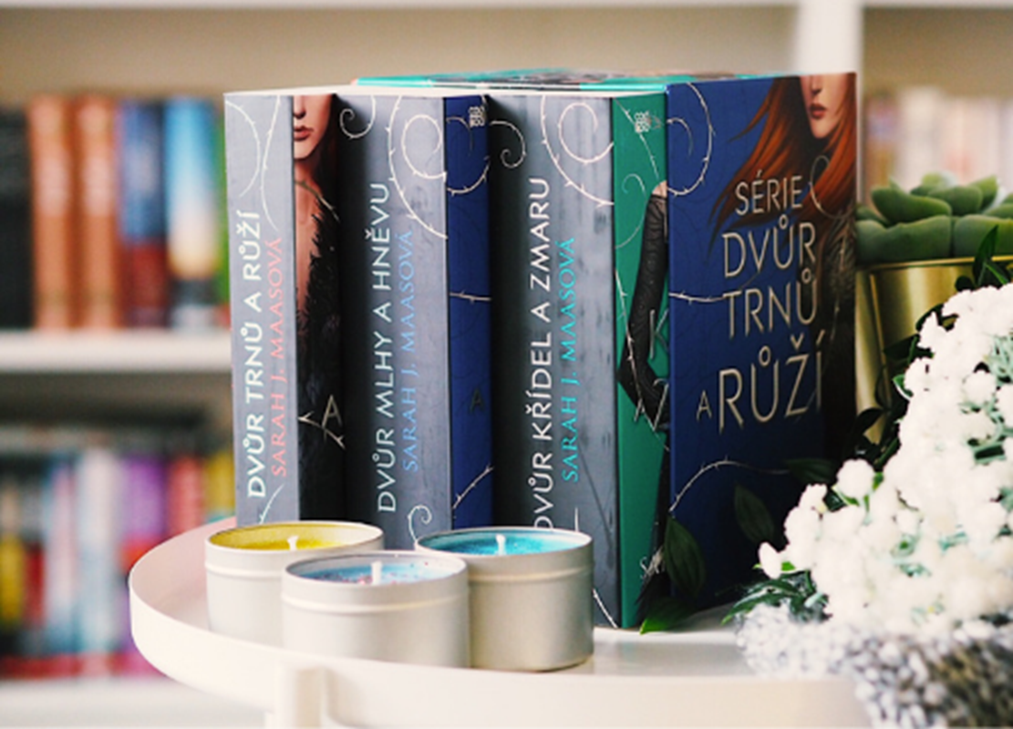 Na Dvoře stříbrných plamenů