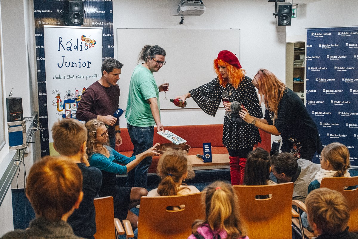 Cesta z Ošemetna vede do rozhlasu