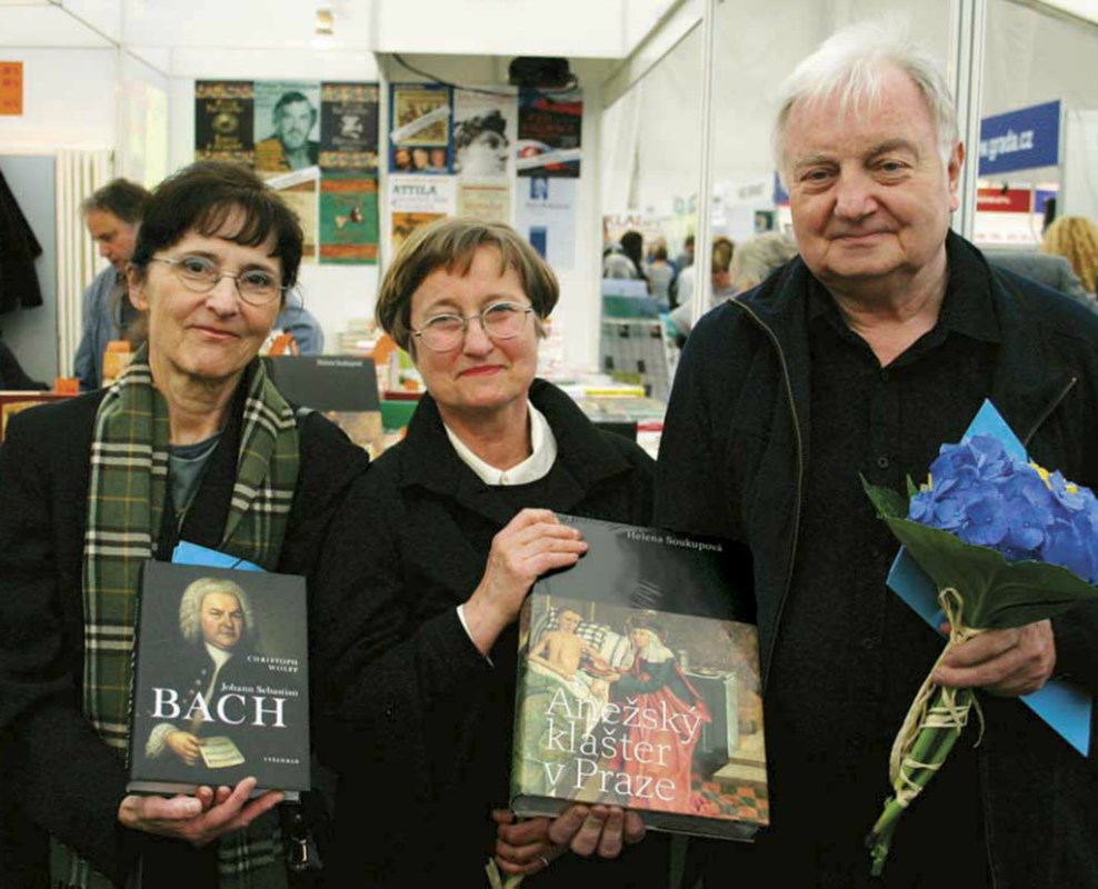 V roce 2012 udělilo nakladatelství výroční ceny za rok 2011
