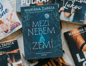 Romantasy podle Mariany Zapaty aneb proč se nebát užít si lásku Mezi nebem a zemí