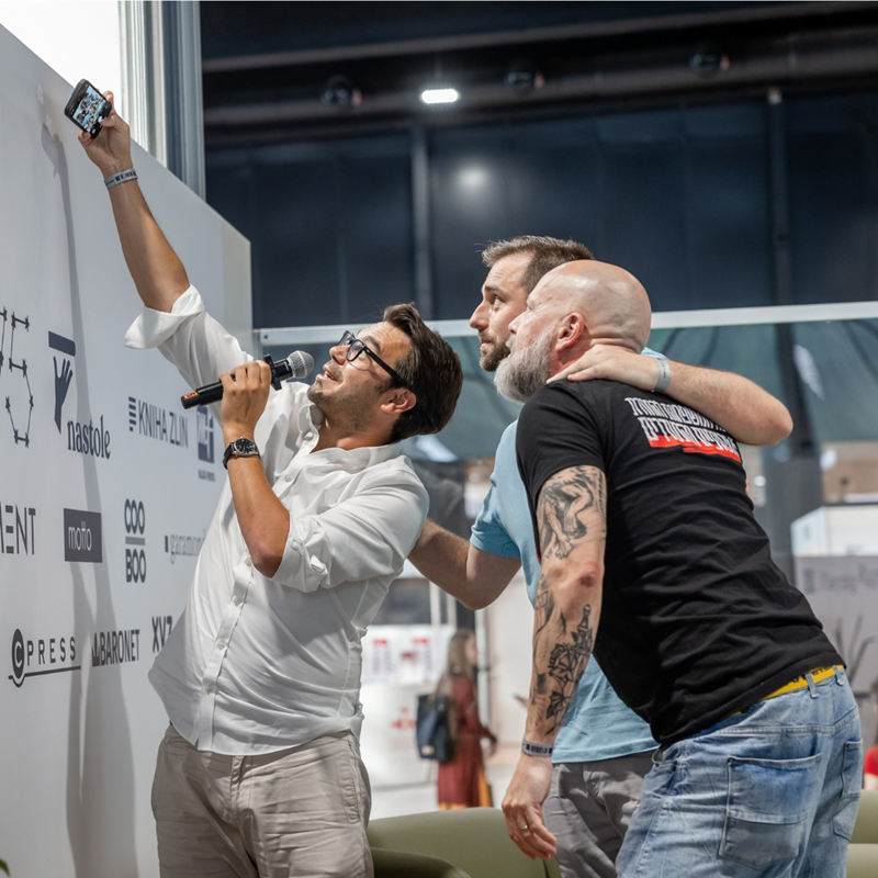 Naši autoři měli letos na besedách na Světě knihy plno