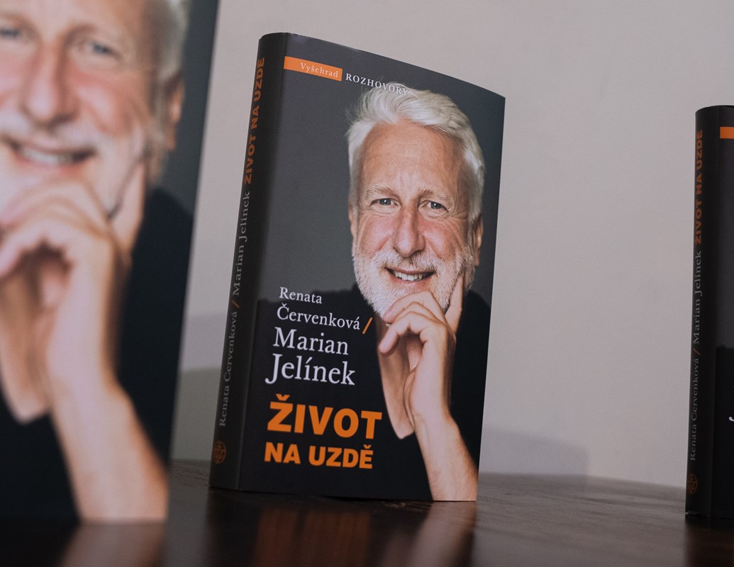 Uvedení knižního rozhovoru Život na uzdě