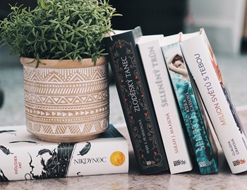 Fanfáry! Známe NEJLEPŠÍ KNIHY, OBÁLKY A AUTORY #COOBOO10LET