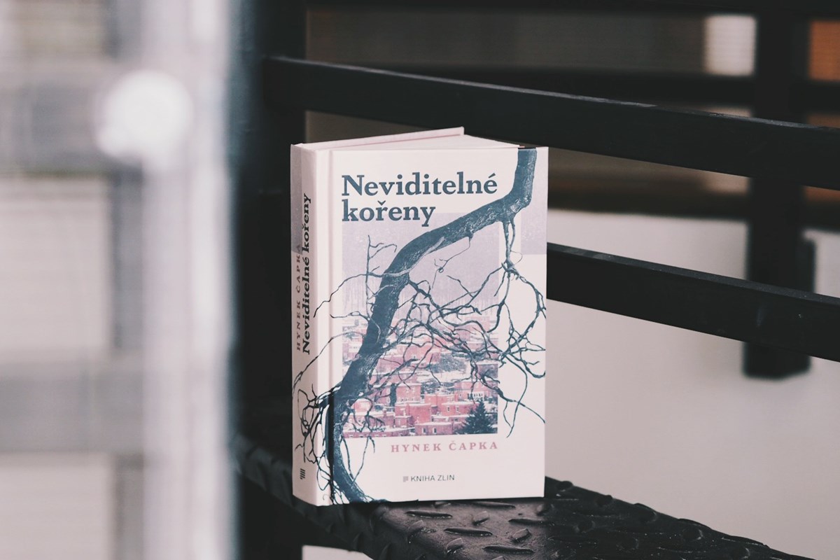 K neviditelným kořenům minulosti