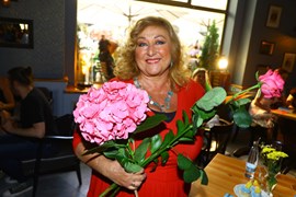 krásné květiny dostala 5R1A0503-56.jpg