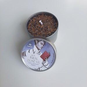 Jak se král Země víl naučit nenávidět příběhy – vonná svíčka hruškové opojení